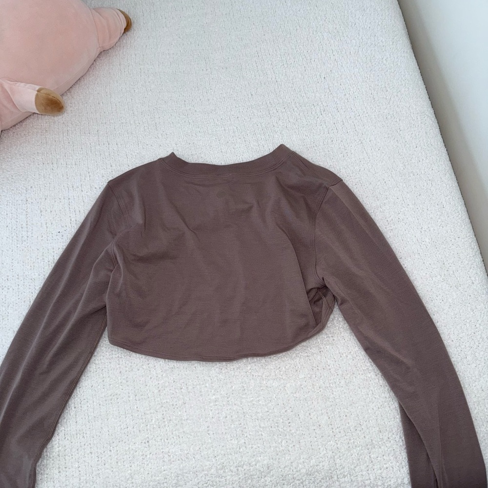 LULULEMON long sleeve crewneck shrug